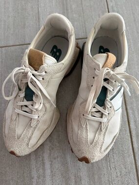 GORGEOUS WOMEN'S LIMITED EDITION VINTAGE SIZE 8.5 NEW BALANCE 327 SNEAKER